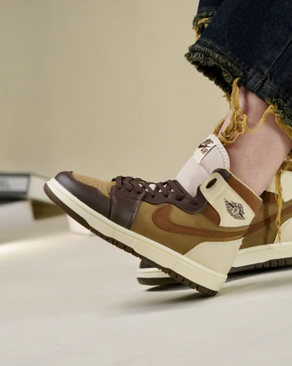 کتانی ساق‌دار زنانه جردن 1 (ولنتینو)