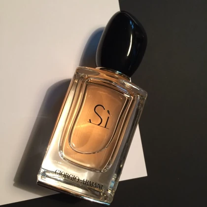 عطر زنانه جورجیو آرمانی اس آی Giorgio Armani Si