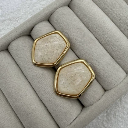 گوشواره باروک پنج ضلعی