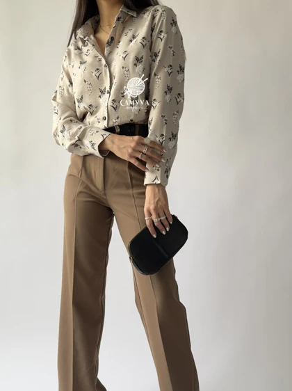 شومیز گل‌دار کرم