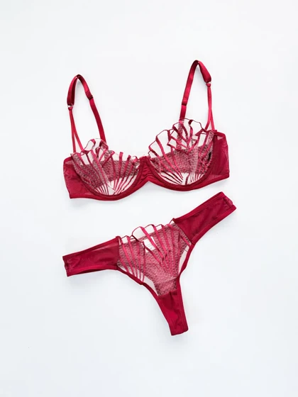 ست شورت و سوتین فنر دار تور و دانتل طرح برگ زرشکی