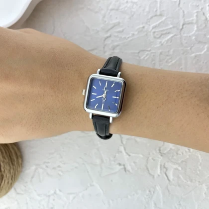 ساعت مچی زنانه فلورا، ظرافت در یک قاب مربعی