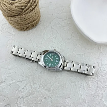 ساعت مچی زنانه با طرح رولکس، ظرافت در دستان شما