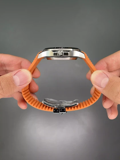 ساعت مچی پتک فیلیپ آکوانا بند رابر نارنجی صفحه مشکی Patek Philippe Aquanaut