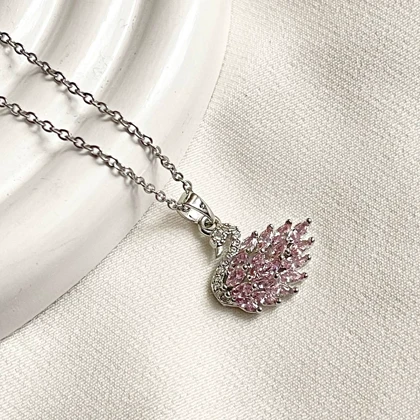 گردنبند نگین‌دار قو