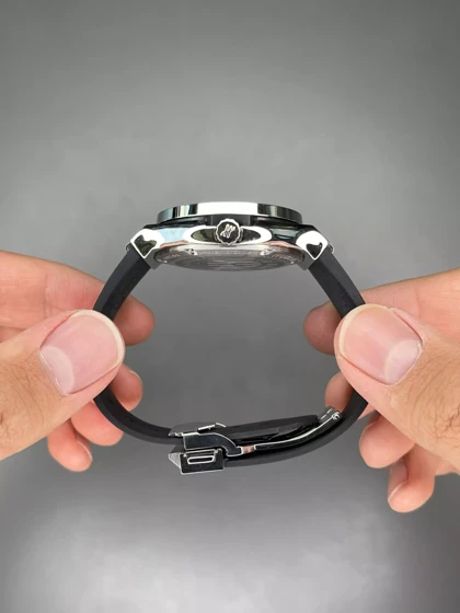 ساعت مچی اوبلو بند رابر صفحه مشکی قاب دور نگین Hublot Classic Fusion