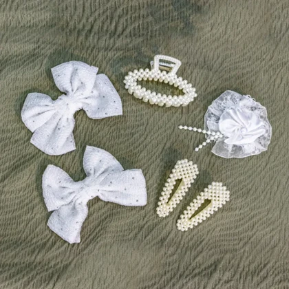ست اکسسوری مو دخترانه سفید مرواریدی پاپیون، گل توری و کلیپس شیک