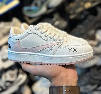 کتانی زنانه ترویس نورث فیس سفید صورتی