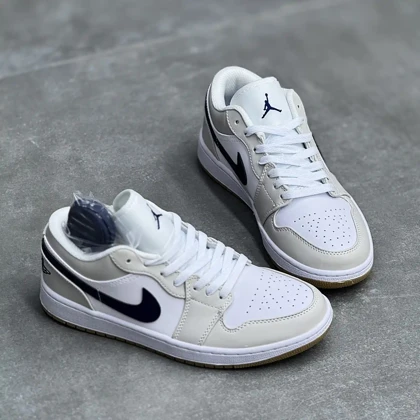کفش نایک ایر جردن وان لو شیری تیک سرمه‌ای Nike Air Jordan 1 Low Cream Navy Swoosh
