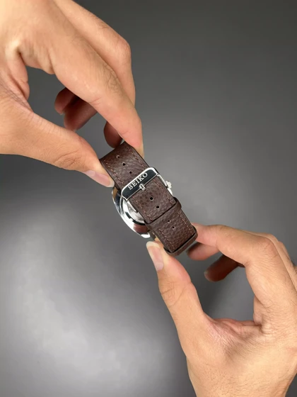 ساعت مچی سیکو دو تقویم بند چرمی صفحه سبز Seiko