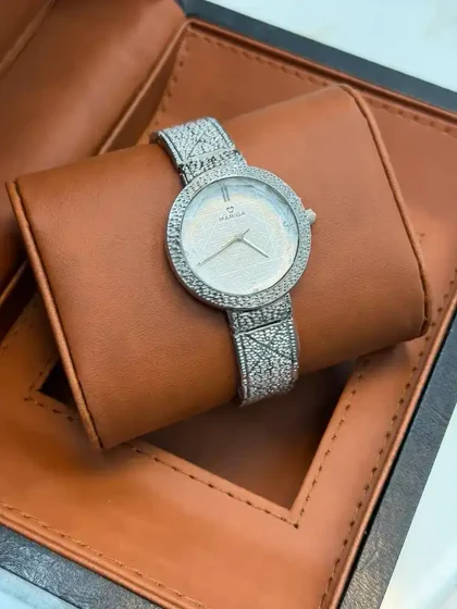 ساعت مچی زنانه مجلسی طرح طلای ضربی برند مارگا نقره ای