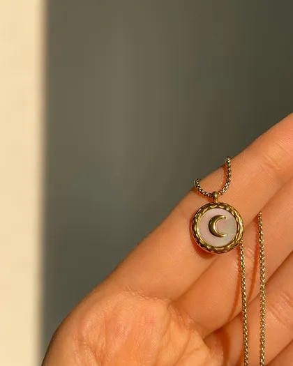 گردنبند ماه