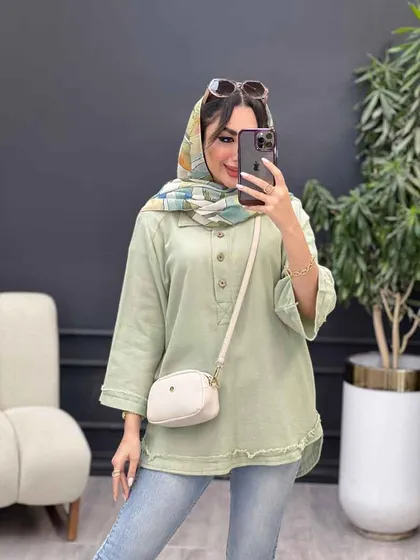 مانتو جلو بسته سه دکمه ریش دار