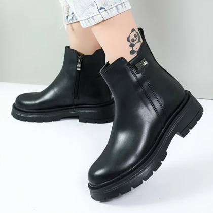 نیم بوت زنانه رنگ مشکی طرح چرم مدل میلان زیپ‌دار ضد آب کد 55648