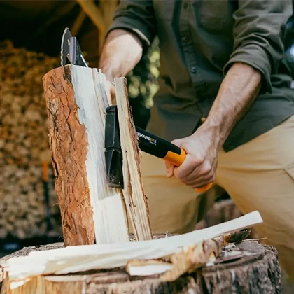 تبر FISKARS Universal X14