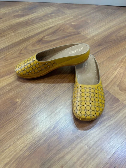 صندل طبی زنانه صحرا مدل جلوبسته نگینی