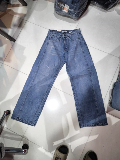 شلوار شافل (آبی وسط سنگشور Medium Blue Wash) ریزشی جین کد 51155 مستر کوالیتی استکینگ و چین‌های چندلایه سنگین (Puddle Effect)