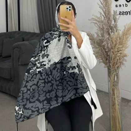 شال منگوله‌دار