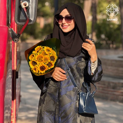 شال کلاه‌دار ضربدری مشکی