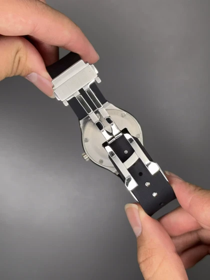 ساعت مچی اوبلو بند مشکی صفحه سفید فول نگین Hublot Classic Fusion