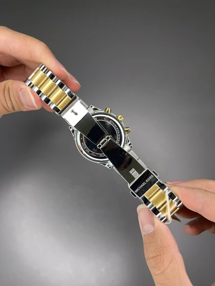 ساعت مچی مایکل کورس کورنوگراف سیلورطلایی صفحه سفید دورنگین Michael Kors