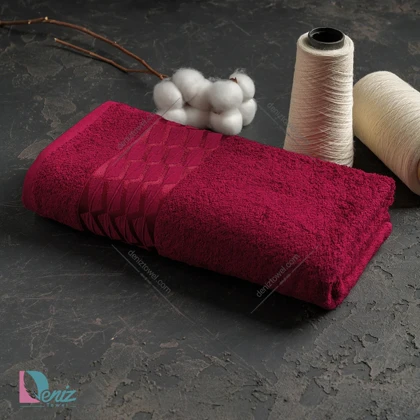 حوله حمامی طرح آرام رنگ زرشکی