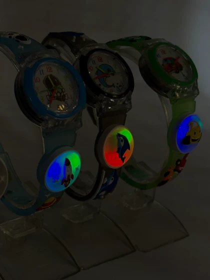 ساعت بچگانه چراغ دار