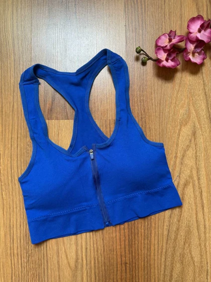 نیم‌تنه زیپی پشت قهرمانی