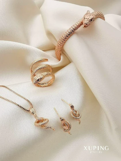 نیم ست زیورآلات ژوپینگ طرح مار (گوشواره و پلاک)