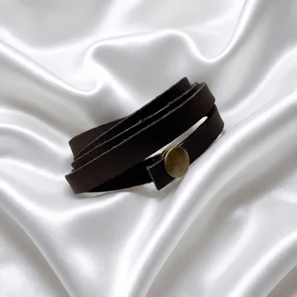 دستبند چندلایه مدل «بافت کتان» | طراحی یونیسکس با دکمه برنزی