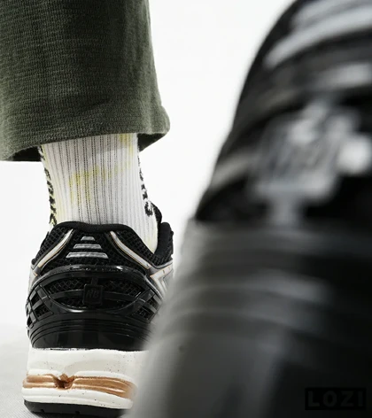 کفش کتانی مشکی طلایی Newbalance 1906R