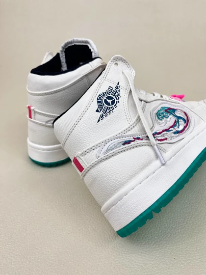 کتانی ونس زنانه ساق‌دار باربی ایر جردن وان air jordan 1 sample barbie کد 912