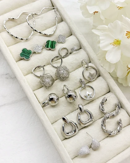 گوشواره نگین نقره ای حلقه‌ای کد Xu069