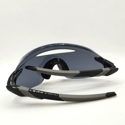 اوکلی BLACK 009407