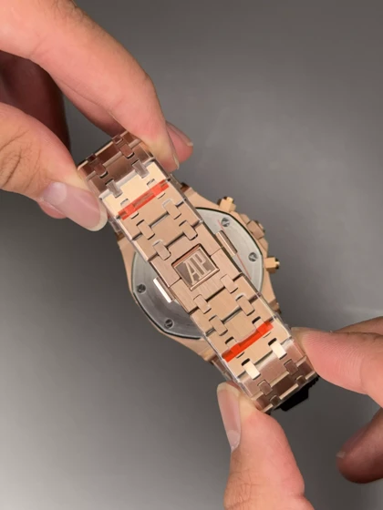 ساعت مچی اودمار پیگه کورنوگراف بند رزگلد صفحه سفید Audemars Piguet