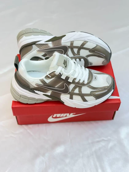 کتانی نایکی وی تو کی ران سفید شکلاتی Nike V2K RUN white brown