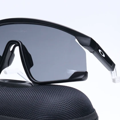 عینک برند OAKLEY کد 181261