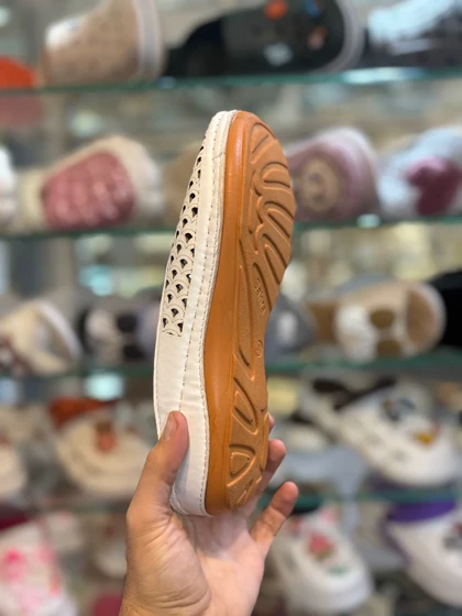 صندل جلوبسته زنانه مدل صحرا سفید