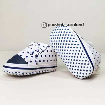 پاپوش نوزاد پسرانه خالدار چسبی آبی