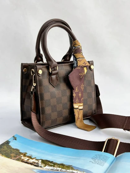 کیف پاسپورتی ال وی گلدوزی 3472