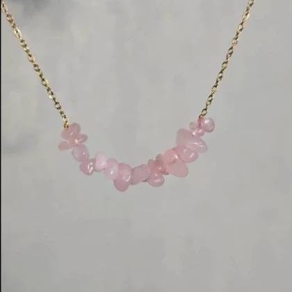 دستبند و گردنبند سنگ رز کوارتز اصل نماد عشق و محبت