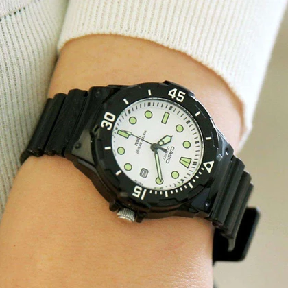 ساعت مچی زنانه کاسیو Casio مدل LRW-200H-7E1 مقاوم تا 100 متر