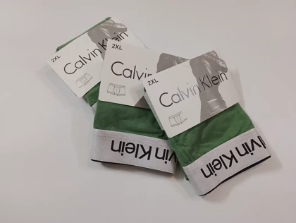شورت مردانه نیم‌پا کلوین کلاین (Calvin Klein) رنگ سبز زیتونی – پک 3 عددی سایز بزرگ 2XL و 3XL