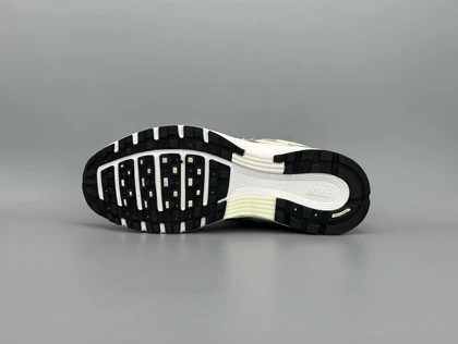 کتانی نایکی P6000 سفید زرد مشکی/ Nike P6000