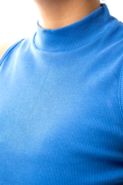 کراپ آستین حلقه‌ای یقه ایستاده زنانه