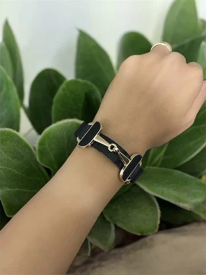 دستبند زنانه چرم طبیعی طرح قلاب کد 3335023