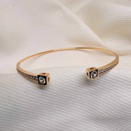 بنگل ژوپینگ مدل «مکعب‌های کریستالی» | طراحی باز با انتهای درخشان