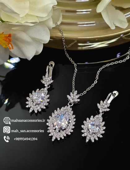 نیم ست زنانه گردنبند گوشواره کریستالی هدیه خاص