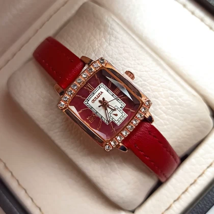 ساعت مچی زنانه برند اولیجیا بند چرمی چری عدد رومی بند دور دوخت