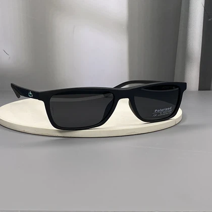 عینک آفتابی لاگوست با فریم کائوچو و لنز پلی‌کربنات پلاریزه UV400 Lacoste Original